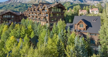 Spacious & Private 4-bedroom home in Village Core. Walk to Lifts & Gondola!