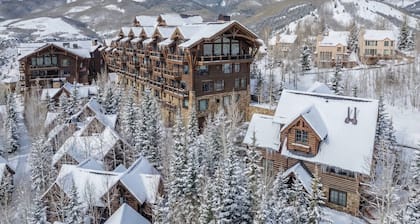 Spacious & Private 4-bedroom home in Village Core. Walk to Lifts & Gondola!