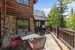 تناول الطعام بالخارج