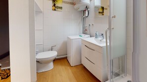 Douche, serviettes fournies