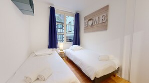 1 quarto, Wi-Fi de cortesia, roupa de cama