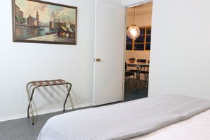3 bedrooms, in-room safe, desk, free WiFi - Retro Retreat in the Heart of Downtown Buckeye, Arizona (Buckeye)
