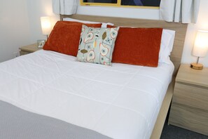 3 bedrooms, in-room safe, desk, free WiFi