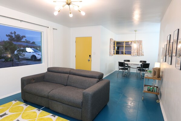 Smart TV, stereo, offices