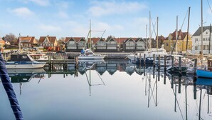 A marina with boats docked, surrounded by houses with red roofs. - 2 bedroom gorgeous home in Tranekær (Tranekær)
