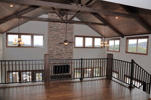 Interior - #4 - Main Level - Antlers Resort 4 Bedroom (Branson)