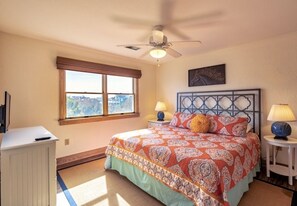 6 bedrooms, in-room safe, desk, iron/ironing board