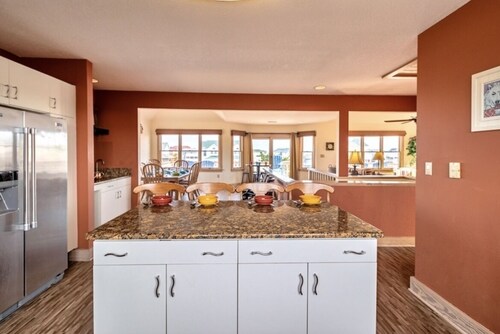 OceanViews with private pool & hot tub — Rest Ashore