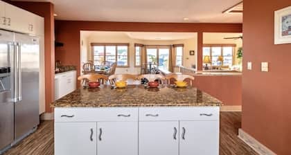 OceanViews with private pool & hot tub — Rest Ashore