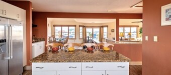 OceanViews with private pool & hot tub — Rest Ashore