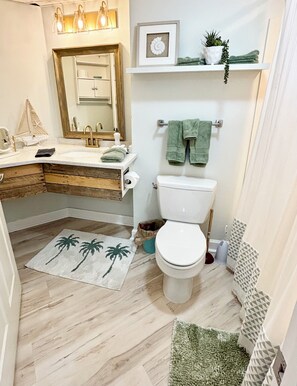 Sèche-cheveux, serviettes fournies