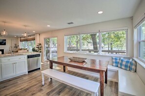 Interior - STUNNING HOT SPRINGS GETAWAY ON LAKE HAMILTON (Little Rock)
