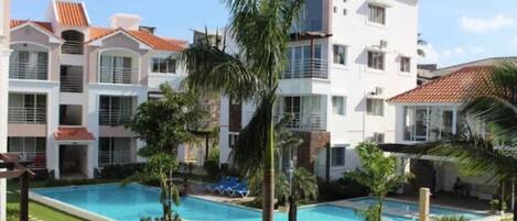 حمّام سباحة خارجي