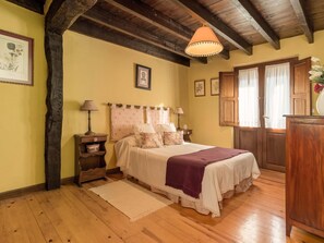7 Schlafzimmer, BĂŒgeleisen/BĂŒgelbrett, Internetzugang, BettwĂ€sche