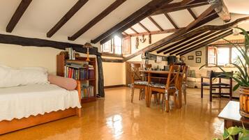 7 dormitorios, tabla de planchar con plancha, Internet y ropa de cama