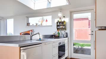 Fridge, stovetop, coffee/tea maker