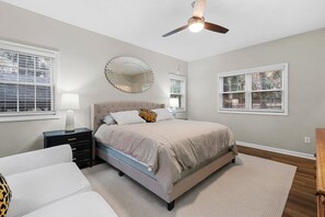 4 habitaciones, escritorio, tabla de planchar con plancha y wifi 