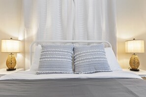 3 habitaciones, escritorio, tabla de planchar con plancha y wifi gratis 