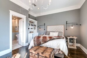 4 bedrooms, desk, iron/ironing board, WiFi