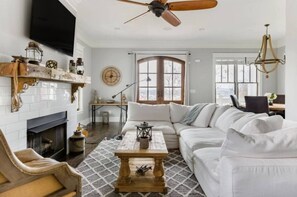 Smart TV, fireplace