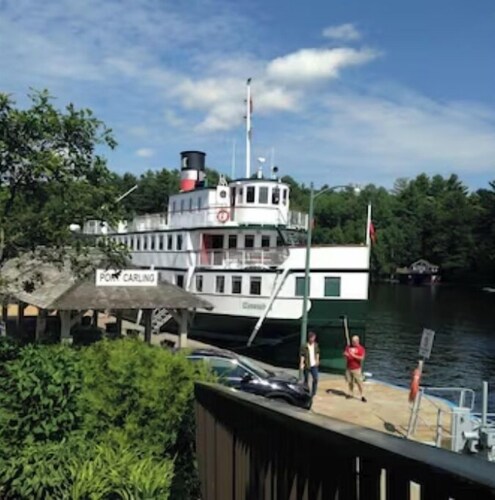 HEAVEN IN MUSKOKA, BEAUTIFUL COTTAGE,.SUPER VIEWS, XXL DECK, & FLOATING DOCK.