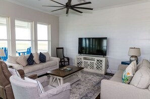Living area - Seaside Escape: Beautiful, Spacious, Peaceful (Galveston)