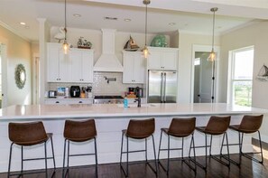 Private kitchen - Seaside Escape: Beautiful, Spacious, Peaceful (Galveston)