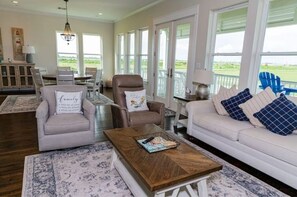 Living area - Seaside Escape: Beautiful, Spacious, Peaceful (Galveston)
