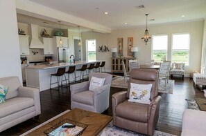 Living area - Seaside Escape: Beautiful, Spacious, Peaceful (Galveston)