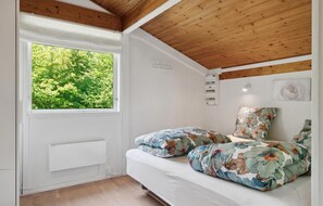 2 habitaciones, tabla de planchar con plancha y cuna de viaje 