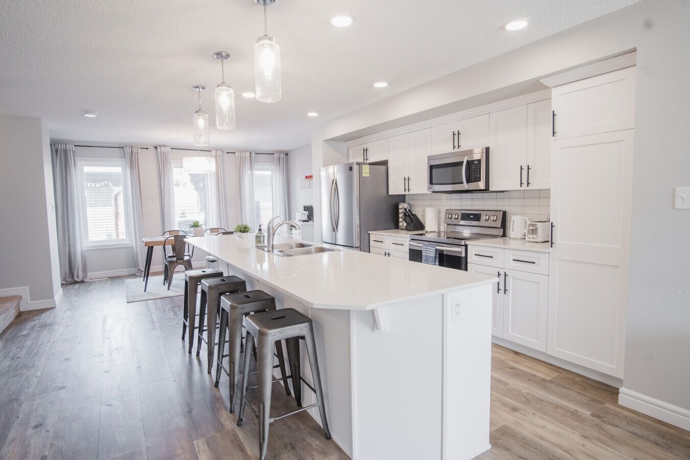 Refrigerador, microondas, horno, placa de cocina