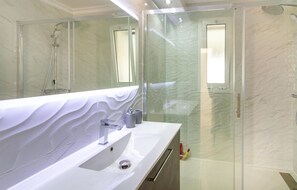 Shower - Stunning home in Torrevieja with WiFi (Torrevieja)