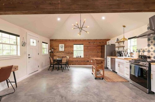 The Stable Retreat: Stylish Vaulted, Skylit Studio