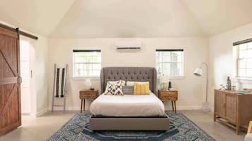 1 bedroom, desk, iron/ironing board, WiFi