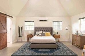 1 bedroom, desk, iron/ironing board, WiFi