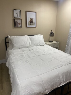 2 室のベッドルーム、アイロン / アイロン台、WiFi (無料)、ベッドシーツ