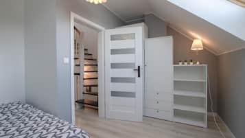 3 bedrooms, iron/ironing board, free WiFi, bed sheets