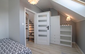 3 bedrooms, iron/ironing board, free WiFi, bed sheets