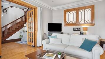 Smart TV, Netflix, streaming services