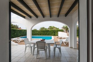 Outdoor dining - Villa Bea by Escape Home (Cap d´Artruix)