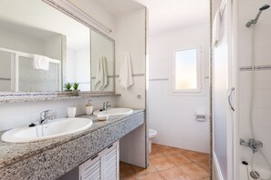 Bathtub, hair dryer, towels