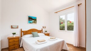 3 bedrooms, in-room safe, iron/ironing board, free WiFi - Villa Nurimar by Escape Home (Cap d´Artruix)