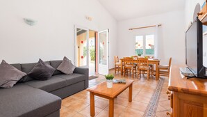 TV - Villa Nurimar by Escape Home (Cap d´Artruix)