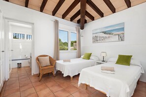 3 bedrooms, iron/ironing board, free WiFi, bed sheets