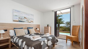 3 chambres, coffre-fort, fer et planche à repasser