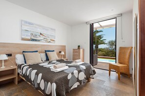 3 bedrooms, in-room safe, iron/ironing board, free WiFi - Villa Rosa by Escape Home (Binibeca)