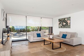 TV - Villa Rosa by Escape Home (Binibeca)