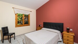 3 bedrooms, in-room safe, iron/ironing board, WiFi (free)