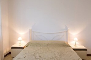 2 bedrooms, WiFi, bed sheets - A11 - Varano, delightful three-room apartment with garden (Ancona)