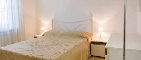 2 bedrooms, WiFi, bed sheets